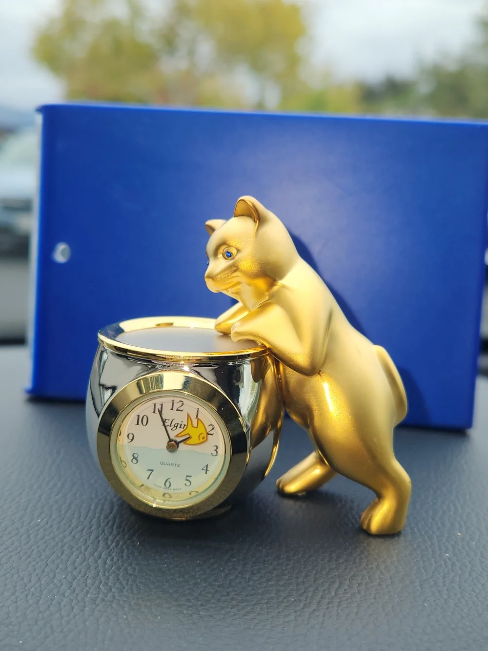 Elgin Golden Cat Quartz Clock Peering Into A Fishbowl
